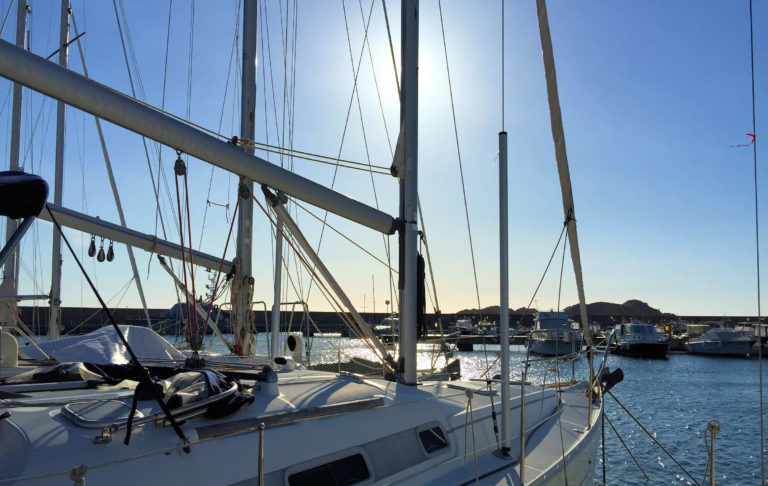 Escursioni a vela sul mare della Sardegna